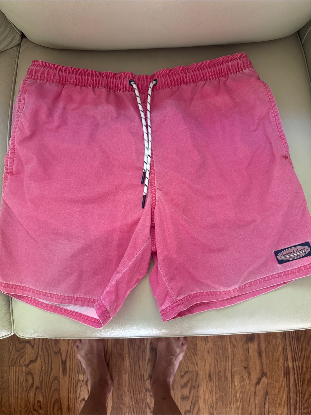 Men’s pink vineyard vines swim trunks Sz med